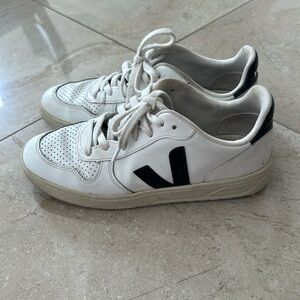 Veja size 8 (euro9)